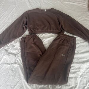 ALO Yoga Sweatshirt and sweat pants set